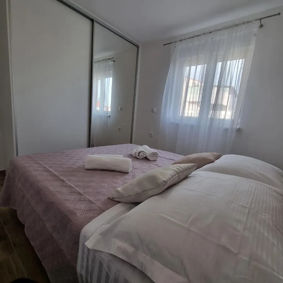 Apartments Happiness Trogir 0*,